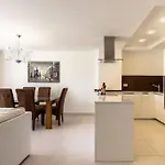 Апартаменты Cozy 3bd Seaside Apartment! Wifi And Great Location! Сент Джулианс