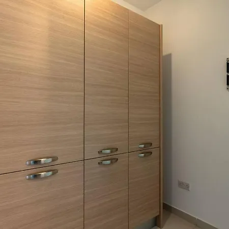 Cozy 3bd Seaside Apartment! Wifi And Great Location! * San Ġiljan