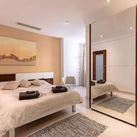 Cozy 3bd Seaside Apartment! Wifi And Great Location! San Ġiljan