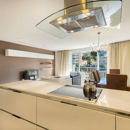 Cozy 3bd Seaside Apartment! Wifi And Great Location! *