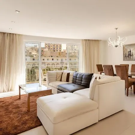 Cozy 3bd Seaside Apartment! Wifi And Great Location!